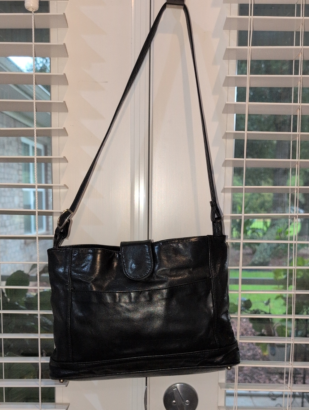 SAS Black Leather Shoulder Bag - Vintage